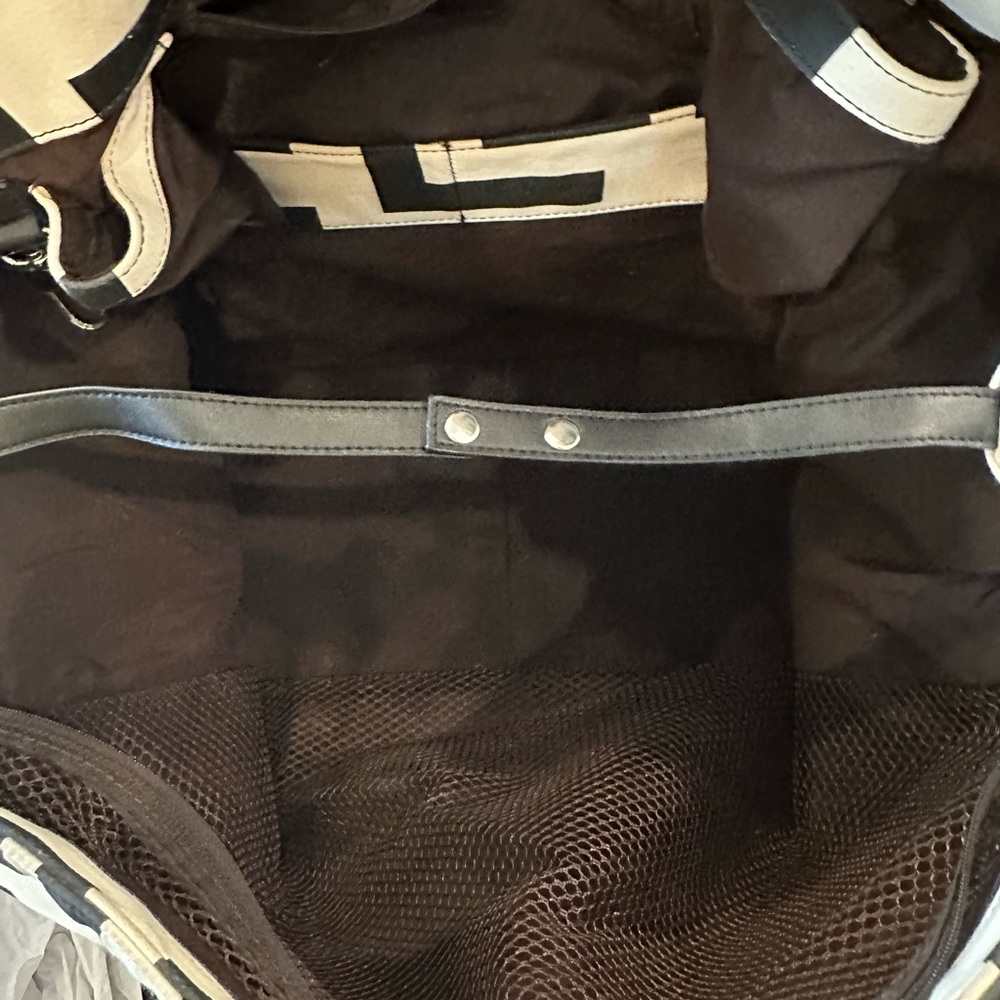 Spacious Black and Cream Geometric Tote Bag. Great carry on or fun beach bag - Picture 5 of 11
